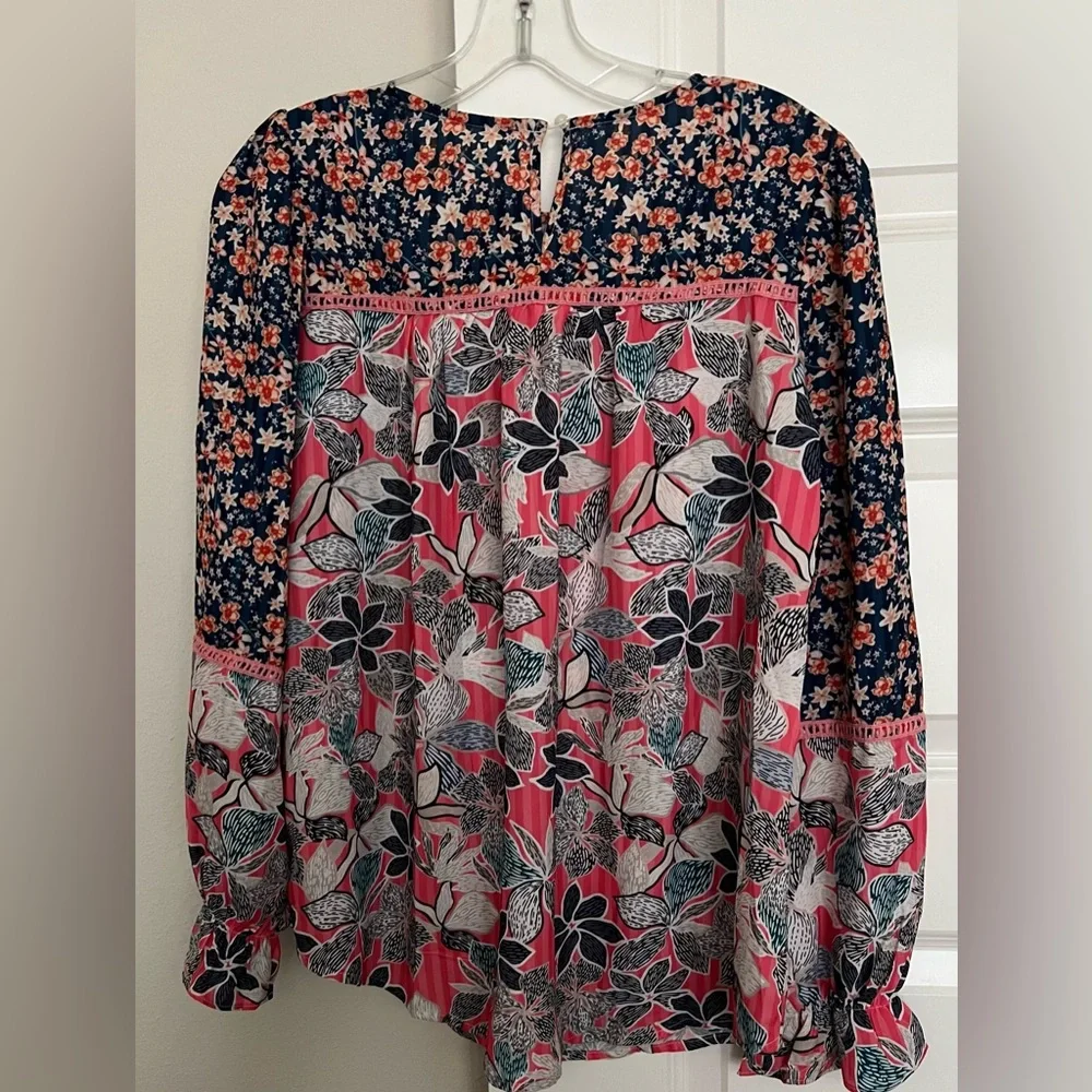 Floral Long Sleeve Women's Top Boutique size M New